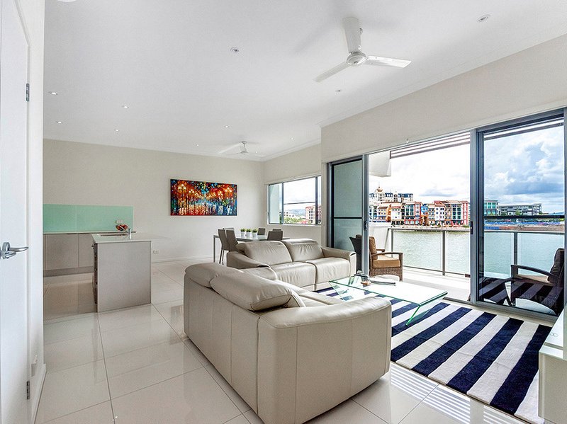 76/5033 Emerald Island Drive, Carrara QLD 4211