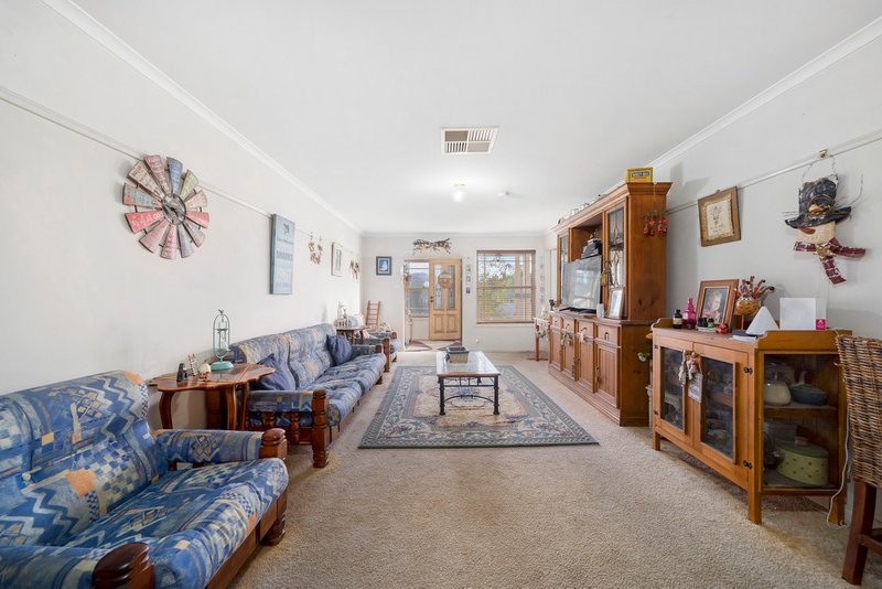 Photo - 7/68 Bicentennial Drive, Jerrabomberra NSW 2619 - Image 3