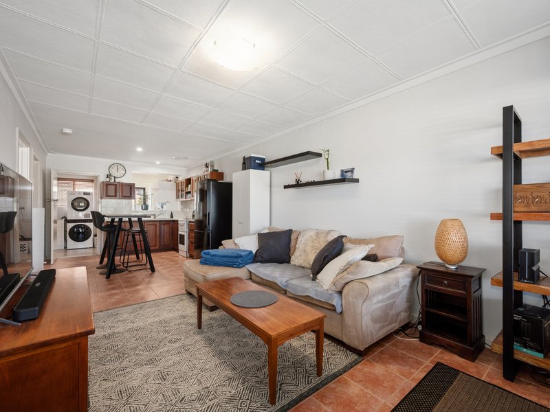 Photo - 76a Henry Street, East Cannington WA 6107 - Image 5