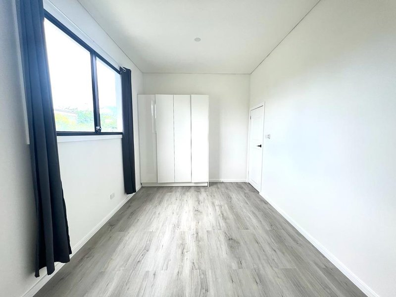 Photo - 76A Lawrence Hargrave Road, Warwick Farm NSW 2170 - Image 5