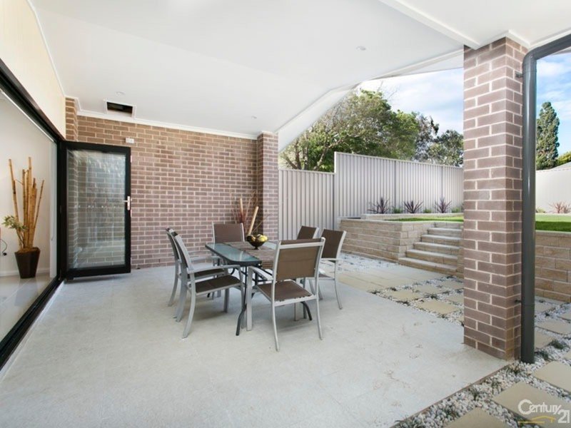 Photo - 76A Willarong Road, Caringbah NSW 2229 - Image 4