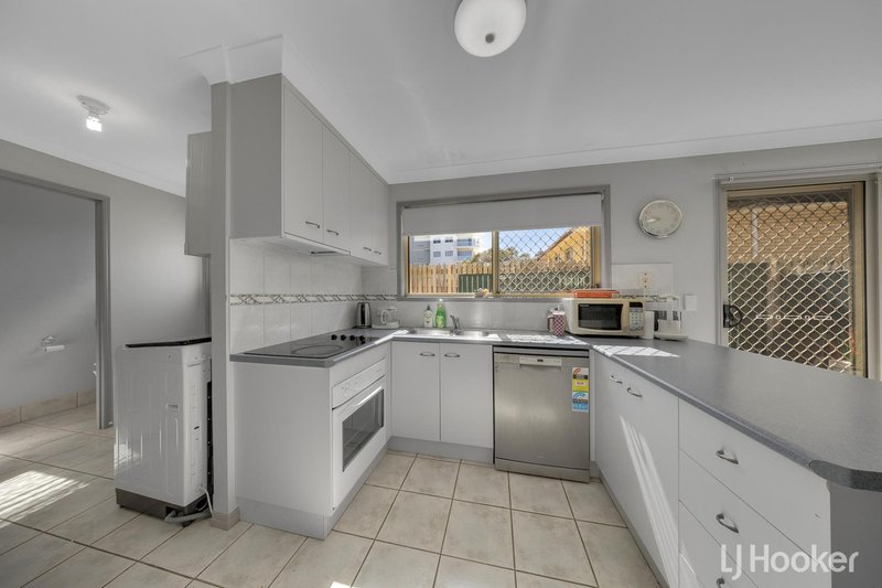 Photo - 7/7-11 Central Lane, Gladstone Central QLD 4680 - Image 4
