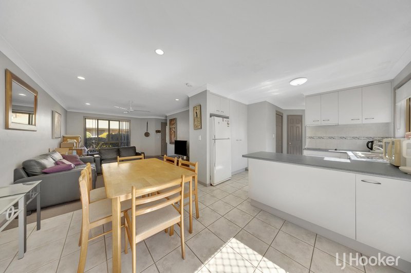 Photo - 7/7-11 Central Lane, Gladstone Central QLD 4680 - Image 5
