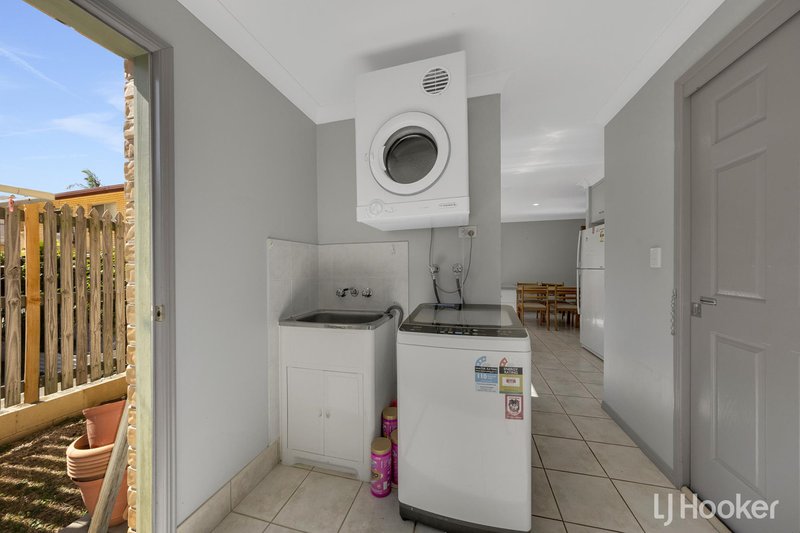 Photo - 7/7-11 Central Lane, Gladstone Central QLD 4680 - Image 12