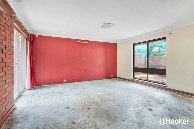 Photo - 77 Ashley Drive, Kelmscott WA 6111 - Image 7