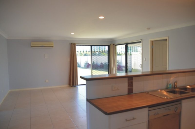 Photo - 77 Beach Drive, Burrum Heads QLD 4659 - Image 6