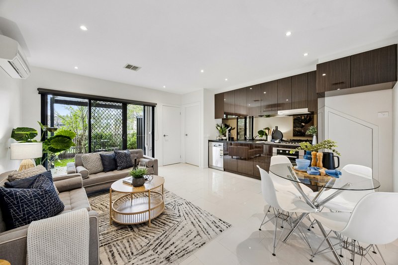 Photo - 77 Belsay Chase, Chirnside Park VIC 3116 - Image 3