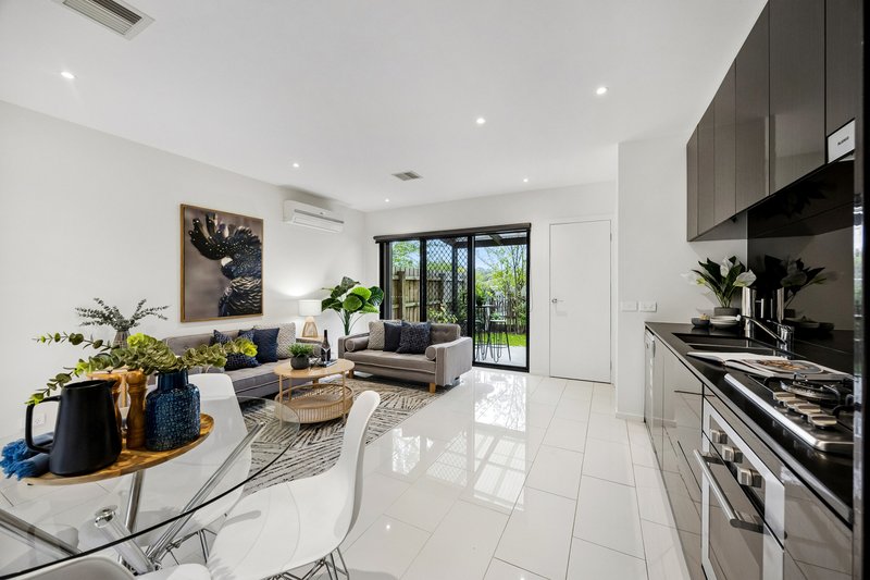 Photo - 77 Belsay Chase, Chirnside Park VIC 3116 - Image 6