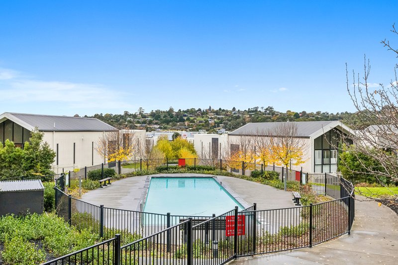 Photo - 77 Belsay Chase, Chirnside Park VIC 3116 - Image 19