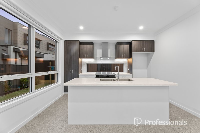 Photo - 77 Board Street, Doncaster VIC 3108 - Image 4