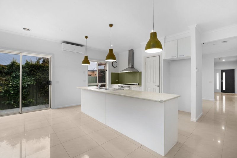 Photo - 77 Botanical Drive, Caroline Springs VIC 3023 - Image 3