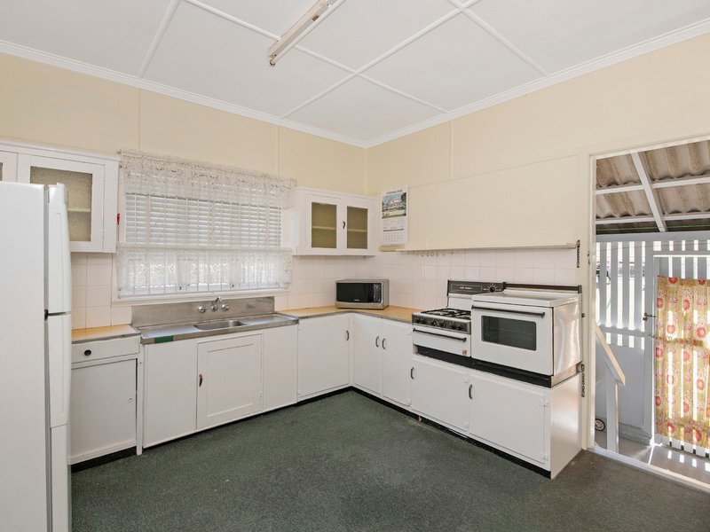 Photo - 77 Browns Dip Road, Enoggera QLD 4051 - Image 9