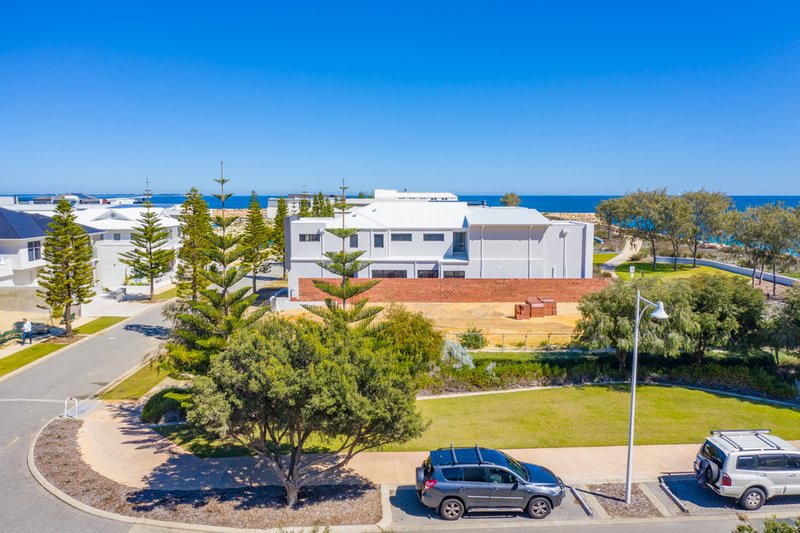 Photo - 77 Caledonia Loop, North Coogee WA 6163 - Image 5