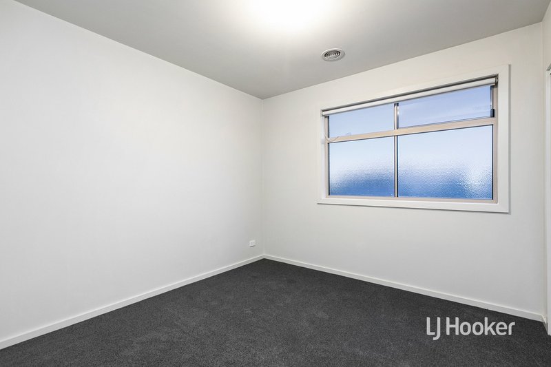 Photo - 77 Central Park Avenue, Point Cook VIC 3030 - Image 13