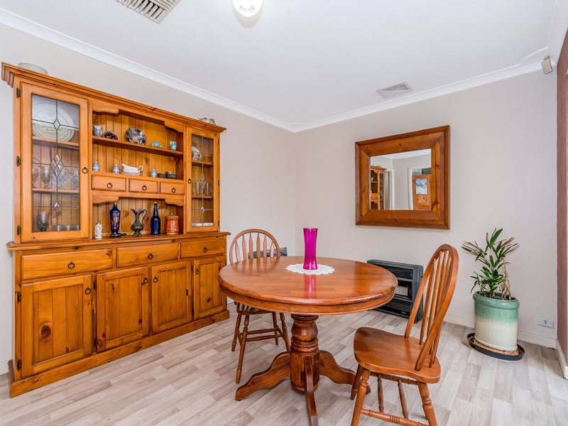 Photo - 77 Chisham Avenue, Parmelia WA 6167 - Image 6