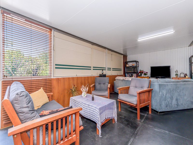 Photo - 77 Chisham Avenue, Parmelia WA 6167 - Image 15