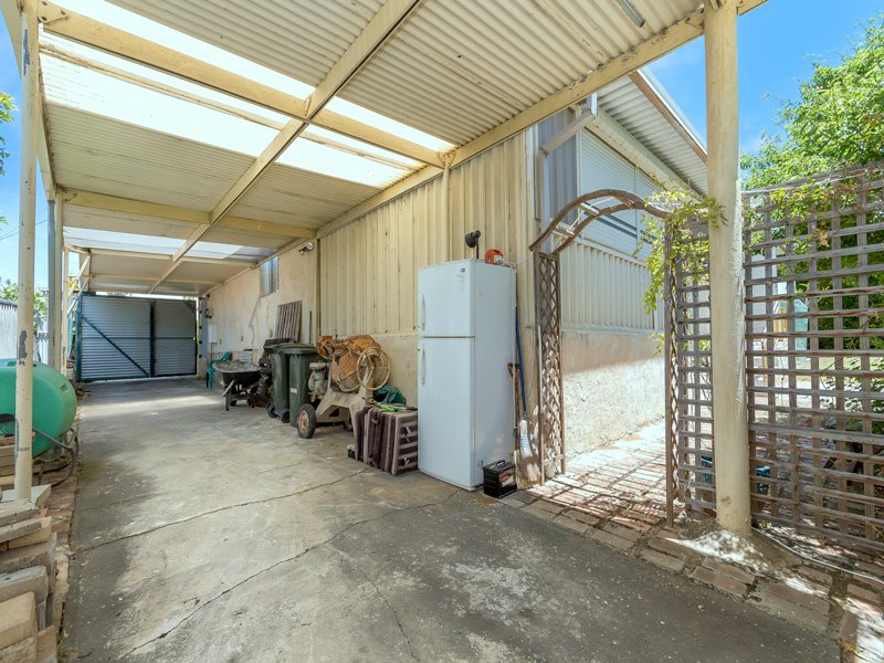 Photo - 77 Chisham Avenue, Parmelia WA 6167 - Image 16