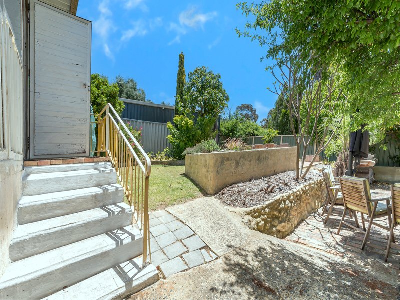 Photo - 77 Chisham Avenue, Parmelia WA 6167 - Image 22