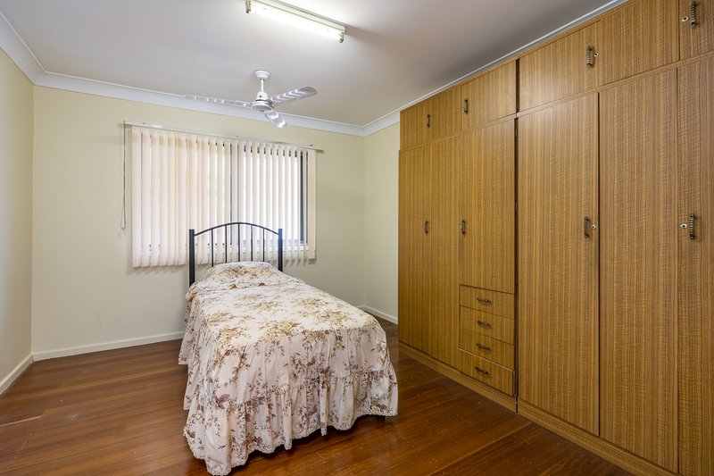 Photo - 77 Dagmar Street, Holland Park West QLD 4121 - Image 7