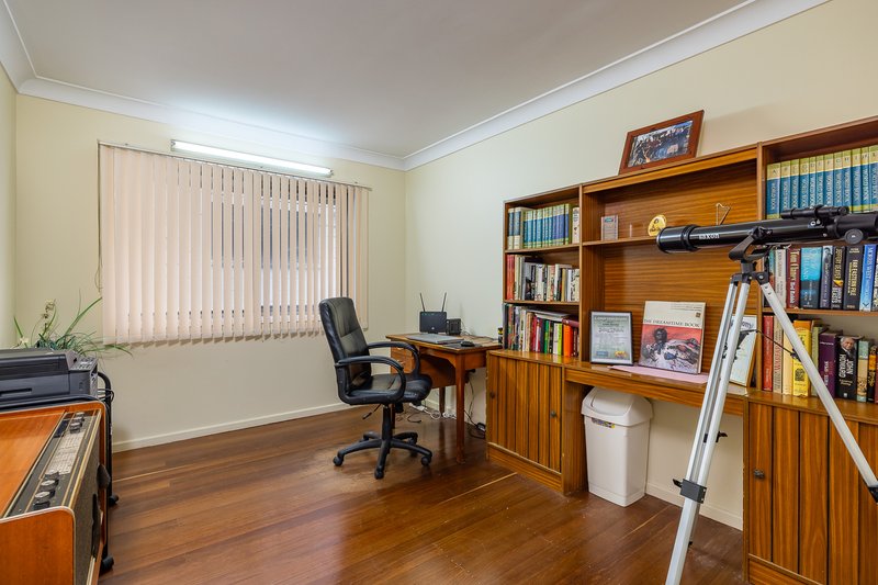 Photo - 77 Dagmar Street, Holland Park West QLD 4121 - Image 8