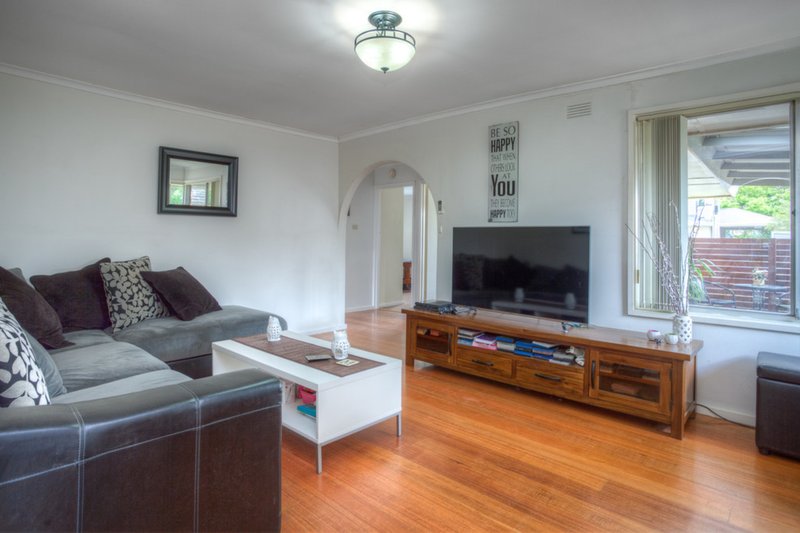 Photo - 77 Dobell Avenue, Sunbury VIC 3429 - Image 4