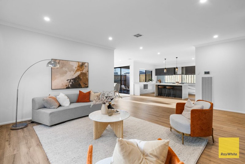 Photo - 77 Dominion Drive, Burnside VIC 3023 - Image 4