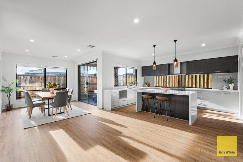 Photo - 77 Dominion Drive, Burnside VIC 3023 - Image 5