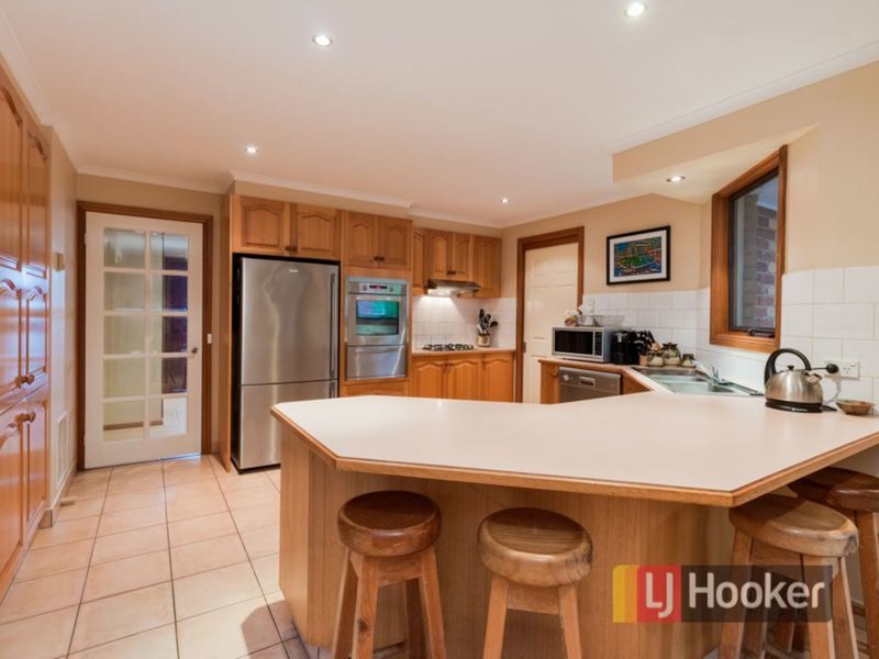 Photo - 77 Eagle Drive, Pakenham VIC 3810 - Image 3