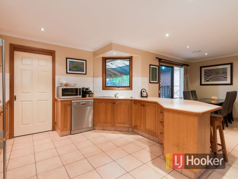 Photo - 77 Eagle Drive, Pakenham VIC 3810 - Image 6