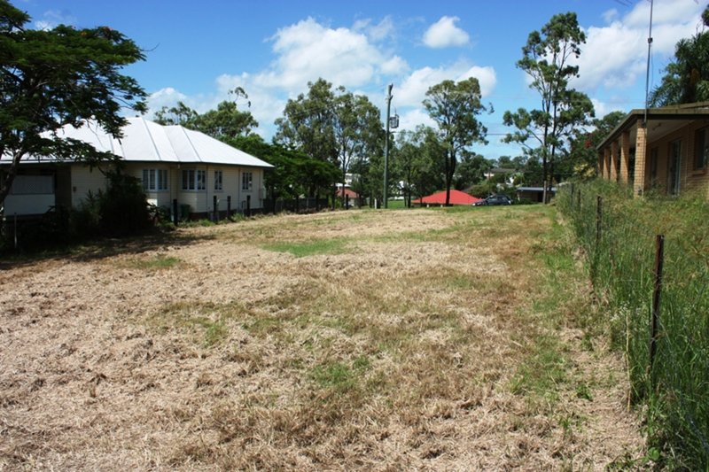 Photo - 77 Eskdale Road, Toogoolawah QLD 4313 - Image 2