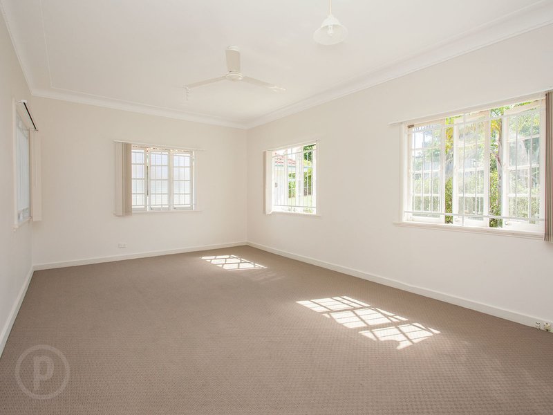 Photo - 77 Grenfell Street, Mount Gravatt East QLD 4122 - Image 3