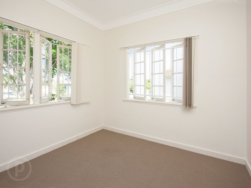 Photo - 77 Grenfell Street, Mount Gravatt East QLD 4122 - Image 4