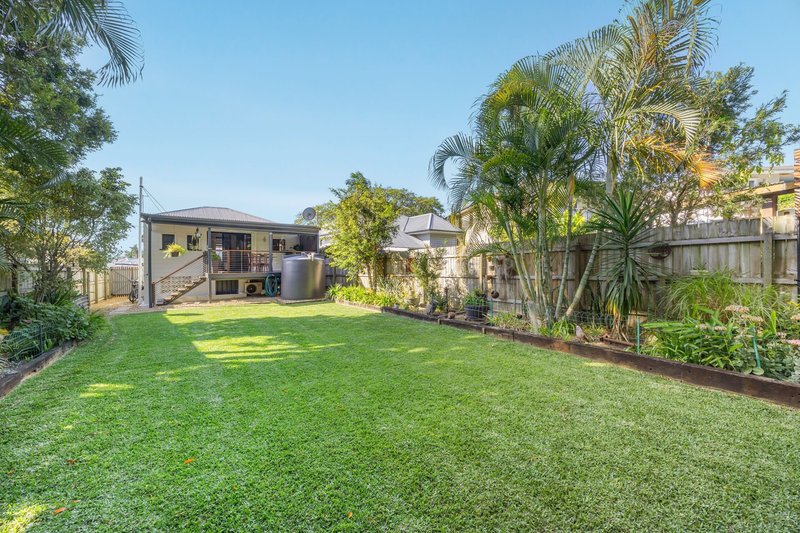 Photo - 77 Hutton Avenue, Wynnum QLD 4178 - Image 13