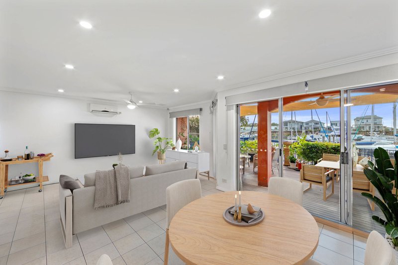 Photo - 77 John Lund Drive, Hope Island QLD 4212 - Image 3