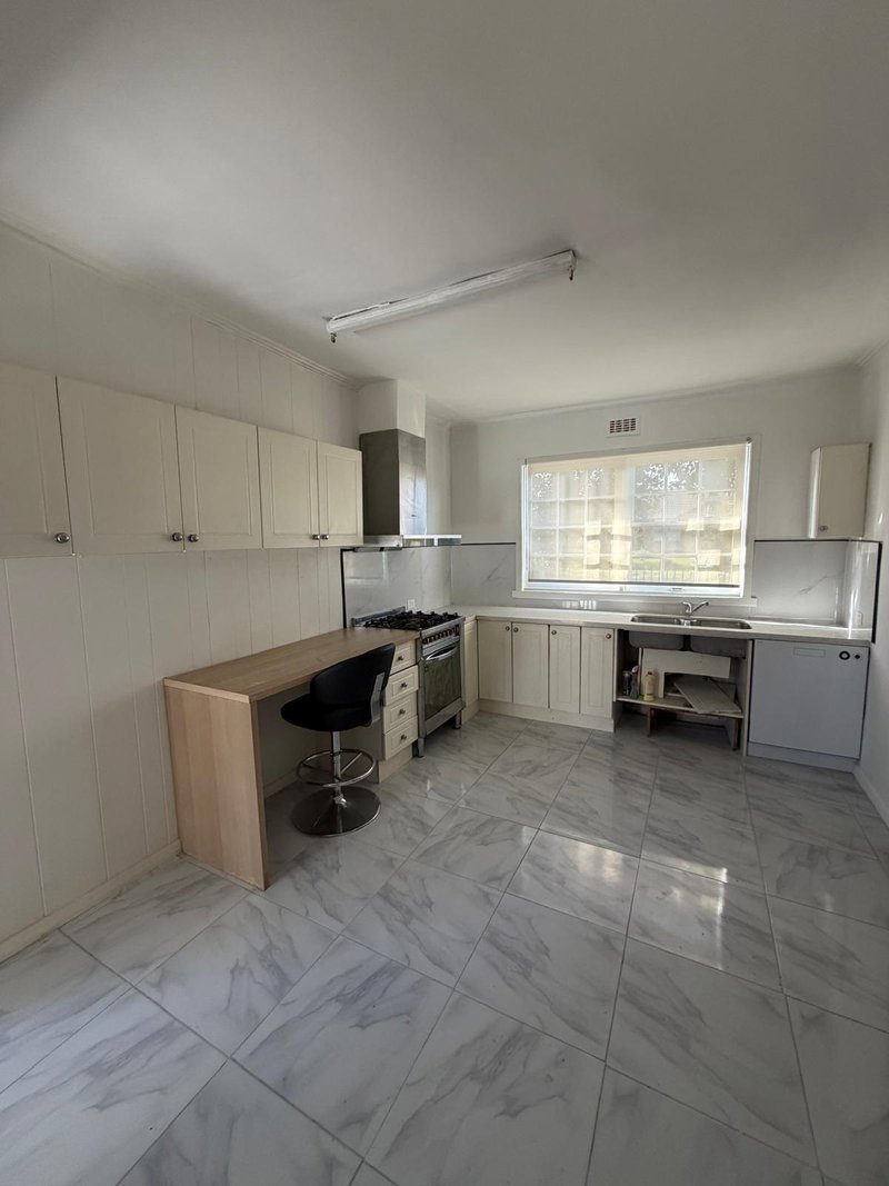 Photo - 77 Lahinch Street, Broadmeadows VIC 3047 - Image 3