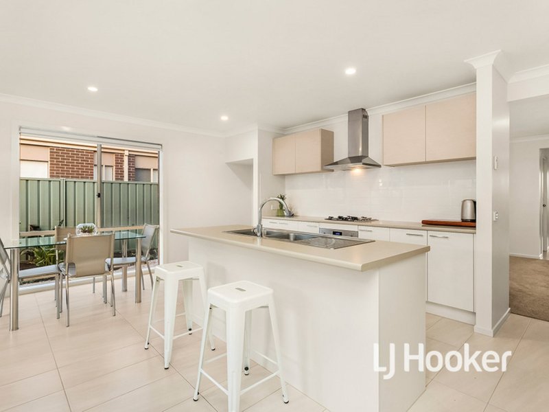 Photo - 77 Manuka Grove, Wyndham Vale VIC 3024 - Image 3