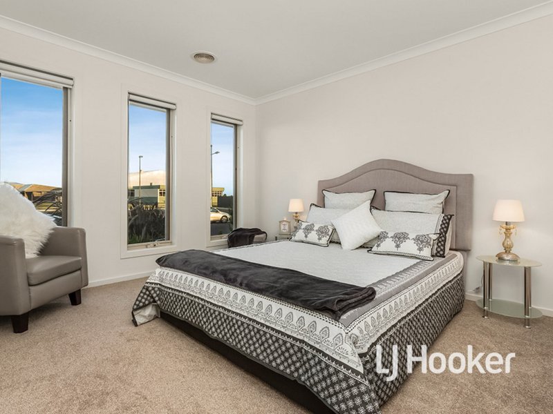 Photo - 77 Manuka Grove, Wyndham Vale VIC 3024 - Image 6