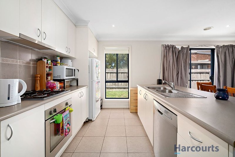 Photo - 77 Mcnulty Drive, Wendouree VIC 3355 - Image 7