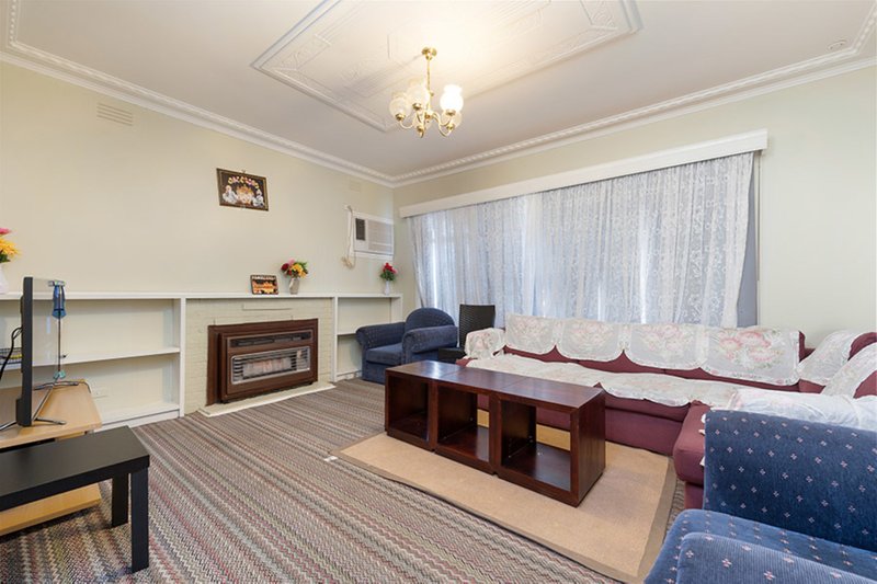 Photo - 77 Millawa Avenue, St Albans VIC 3021 - Image 3