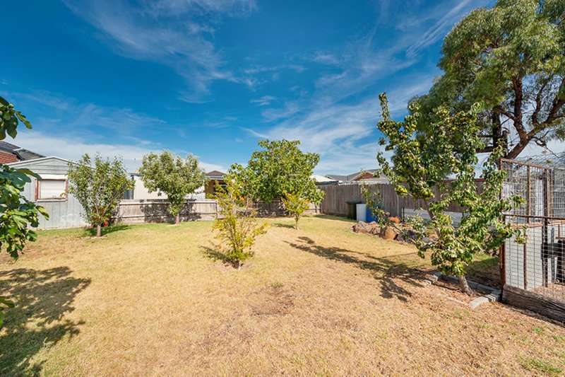 Photo - 77 Millawa Avenue, St Albans VIC 3021 - Image 8