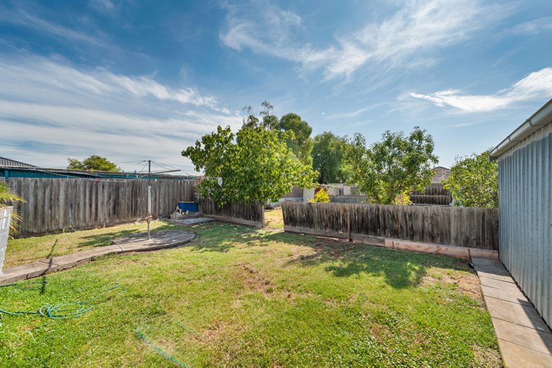 Photo - 77 Millawa Avenue, St Albans VIC 3021 - Image 9