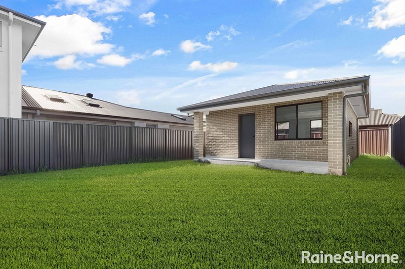 Photo - 77 Northampton Drive, Glenfield NSW 2167 - Image 11