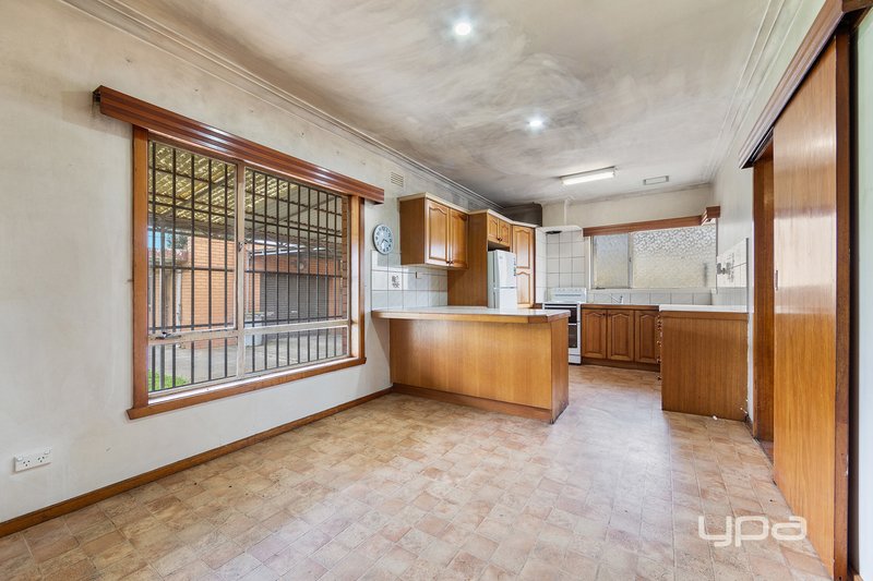 Photo - 77 Oberon Avenue, St Albans VIC 3021 - Image 6