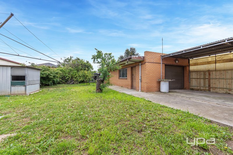 Photo - 77 Oberon Avenue, St Albans VIC 3021 - Image 11