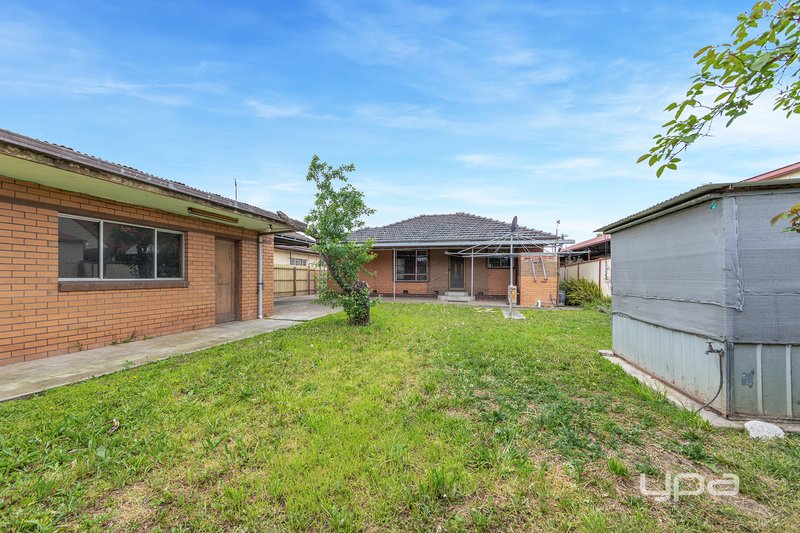 Photo - 77 Oberon Avenue, St Albans VIC 3021 - Image 12