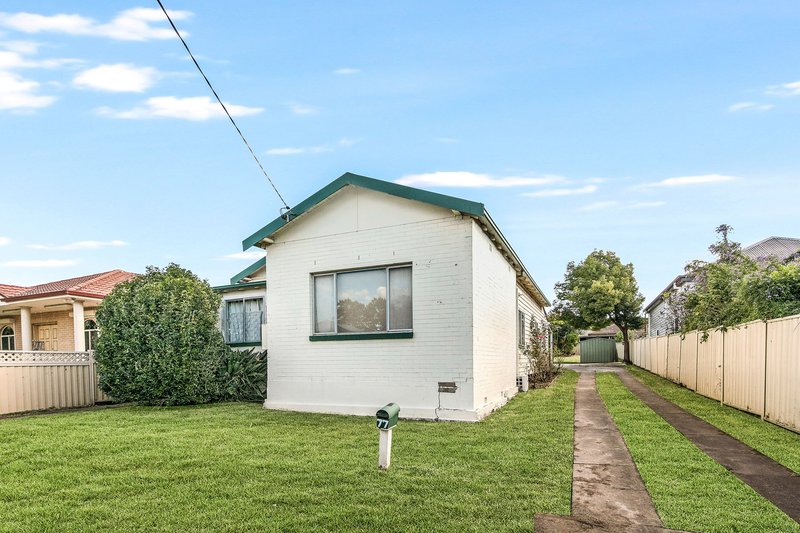 Photo - 77 Oxford Avenue, Bankstown NSW 2200 - Image 2