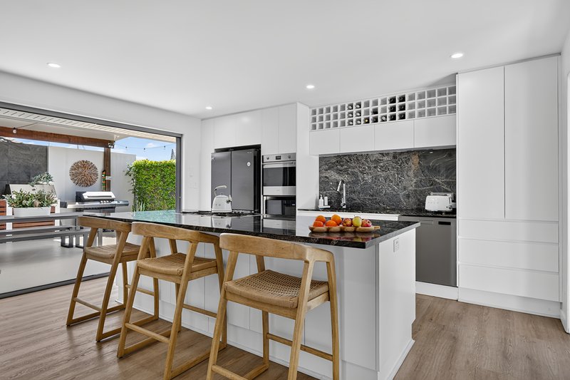Photo - 77 Oxley Drive, Paradise Point QLD 4216 - Image 4