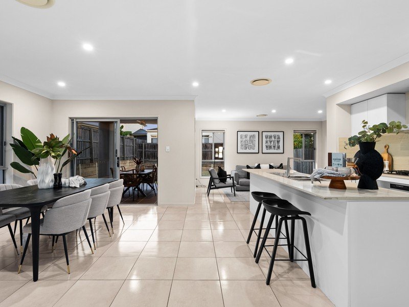 Photo - 77 Parklands Circuit, Rochedale QLD 4123 - Image 7