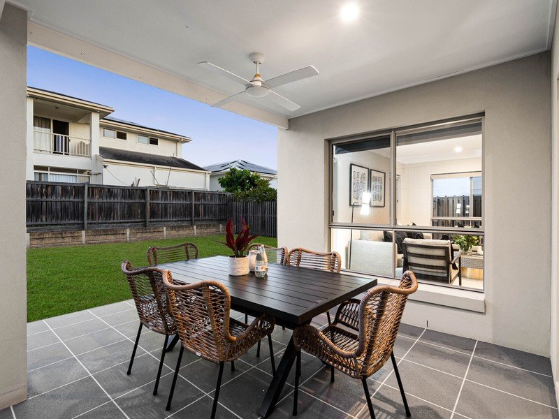 Photo - 77 Parklands Circuit, Rochedale QLD 4123 - Image 9