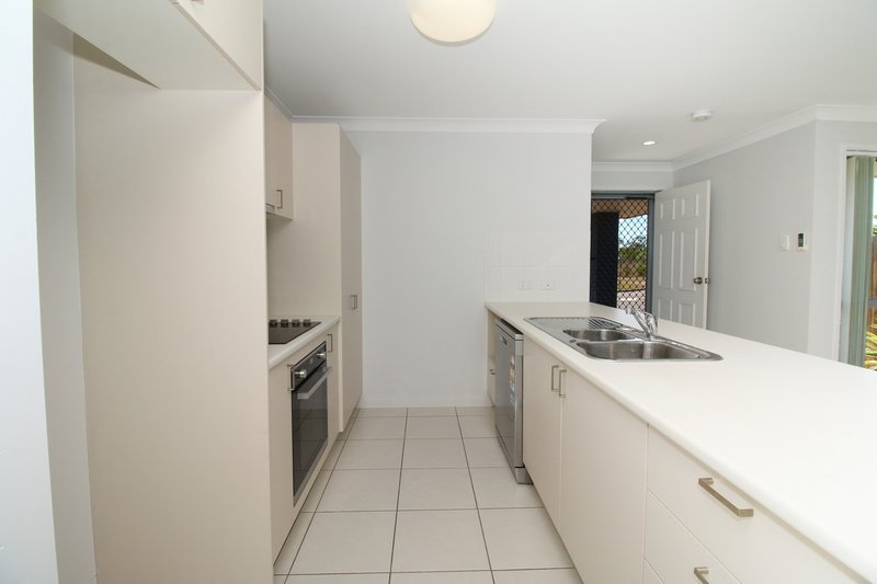 Photo - 77 Shoalmarra Drive, Mount Low QLD 4818 - Image 2